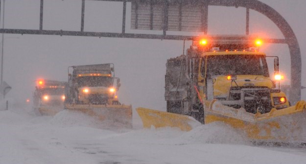 Polarna hladnoća i snježna oluja na istoku SAD-a: Četiri osobe umrle na zatrpanim cestama