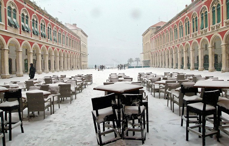 VIDEO, FOTO 3. veljače 2012. snijegom zameten Split bio je grad duhova