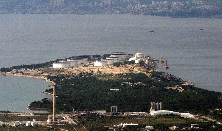 Stanovnici Omišlja za referendum o LNG terminalu: "Uništit će turizam i zagaditi cijeli Kvarner"