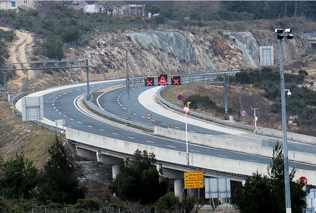 HAK upozorava: Olujni vjetar usporava promet, Maslenički most otvoren samo za osobna vozila