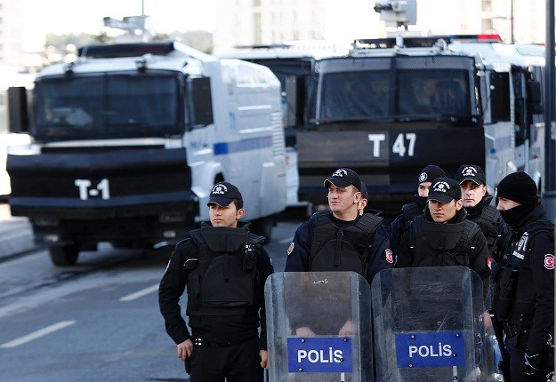 U Ankari ranjen Turčin koji je naoružan nožem htio ući u izraelsko veleposlanstvo