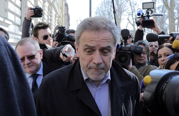 Bandić darivao gradske zastupnice crvenim ružama za vrijeme sjednice, HDZ prosvjedovao