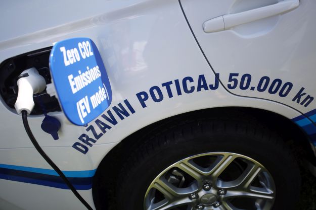 Država sufinancira do 40 posto ukoliko se odlučite na kupnju električnog ili hibridnog automobila