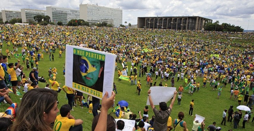 Tisuće brazilskih seljaka okupirale ministarstvo financija zbog rezanja proračuna