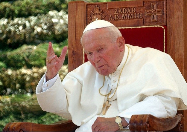 Francuski sud poručuje: Kip Ivana Pavla II. treba ukloniti