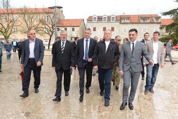 Karamarko: Kako takvi nenarodni, anacionalni, nesposobni imaju snage tražiti još jedan mandat?