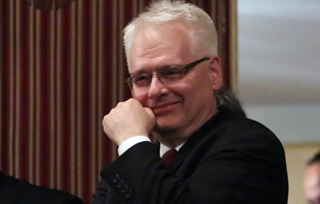 Gubitnik Josipović se okružio propalim političarima
