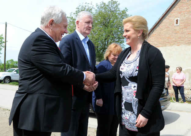 Kolinda danas u Gunji obilazi područja stradala u poplavama