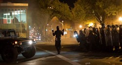 Tisuće na ulicama SAD-a zbog smrti crnog mladića, 60-ak uhićenih: "Policajci rasisti moraju otići"
