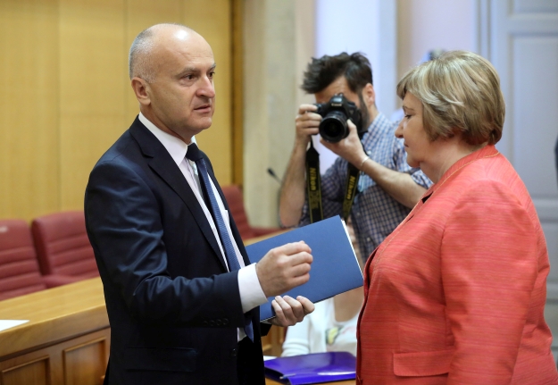 Zastupnici na rubu suza nakon što su pogledali potresna svjedočenja žrtava