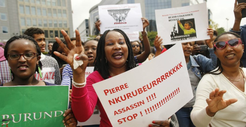 Tisuće ljudi na pogrebu ubijenog šefa oporbe u Burundiju