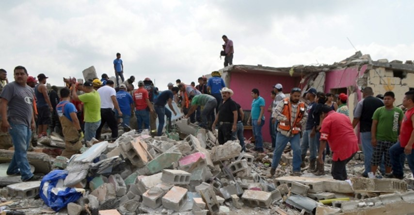 Tornado pogodio Meksiko i SAD: Vjetar majci iz ruku iščupao dječja kolica