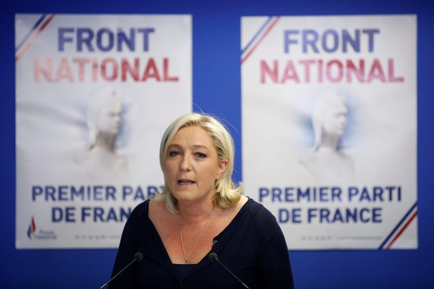 Češki prosvjednici upali u dvoranu u kojoj je Le Pen držala govor uz povike: "Ti si fašist!"