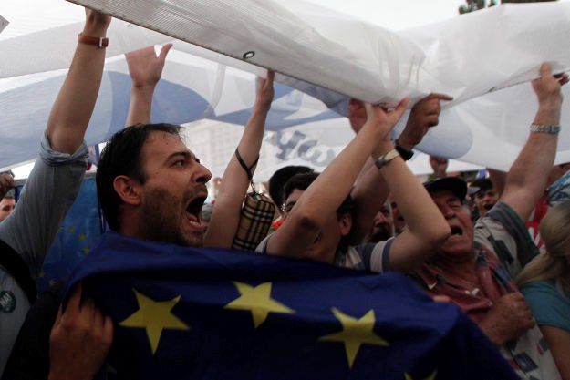Reakcije: "Grčki narod dokazao da nije podlegao ucjenama", sutra sastanak Hollandea i Merkel