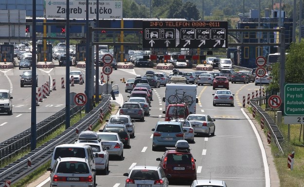 Kolona na Lučkom duga 24 km, promet izrazito gust na više mjesta u Hrvatskoj