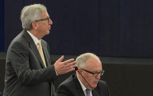 Svi raspravljaju o Grčkoj, a Juncker gleda u mobitel: "Prestanite s glupostima, pišem Ciprasu"