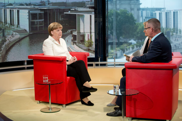 Merkel: Nema otpisa dugova Grčke, ali spremni smo razmotriti olakšanje otplate