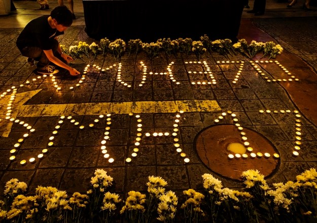 Obustavljena potraga za malezijskim avionom, ogorčene obitelji žrtava prosvjeduju