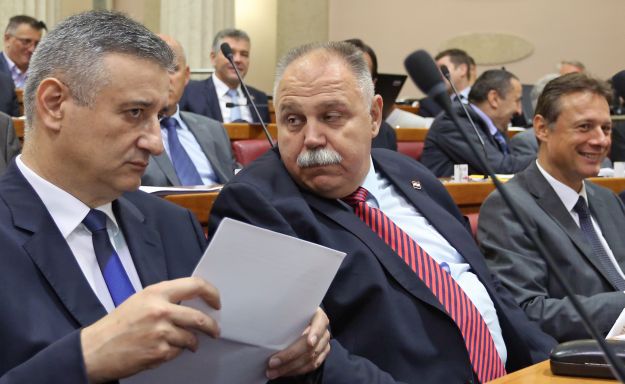 HDZ se zabrinuo: A što s izbjeglicama?