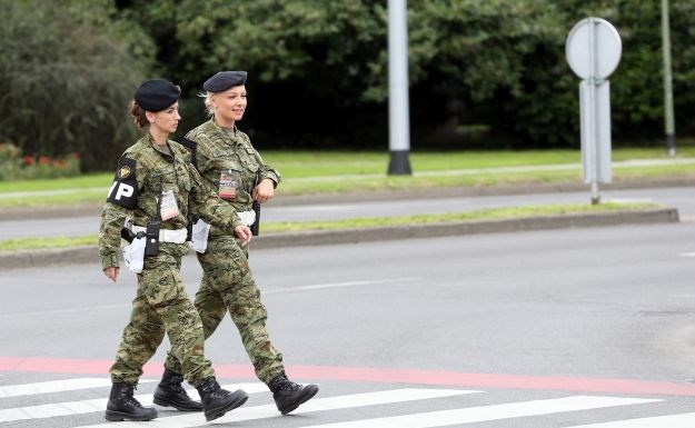 Lijepe i naoružane: Ovo su ženske snage mimohoda