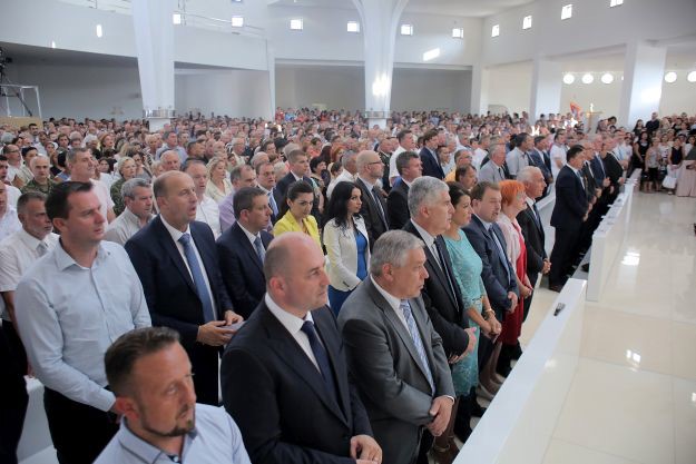 Blagoslovljena blješteća i raskošna kninska crkva
