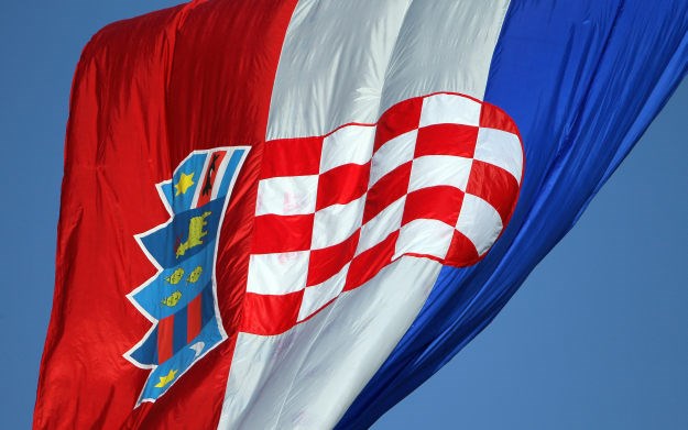Incident na Dan pobjede: Ukrali mu zastavu, na kući mu osvanuo grafit "Ovo je Srbija, seli se, ustašo"