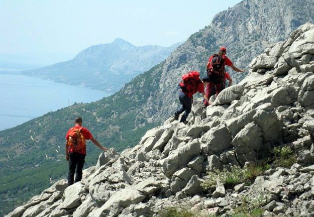 Pale s litice: Dvije Talijanke planinarile po Velebitu pa skoro poginule