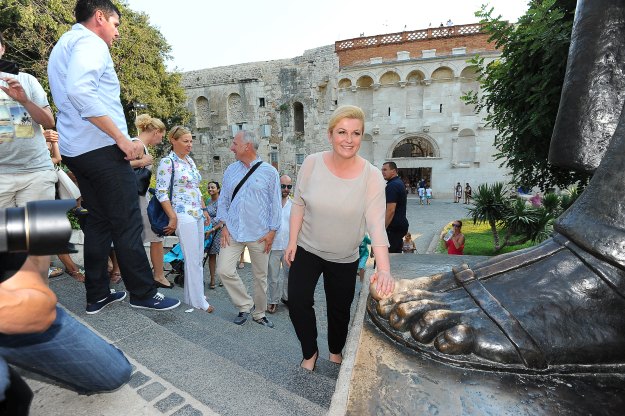 Kolinda se zahvalila Dalmaciji, žali što je imala premalo vremena za još naslikavanja