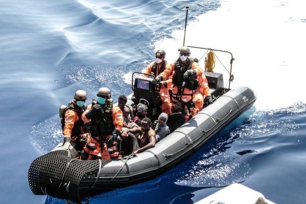 Talijanska obalna straža spasila 1153 migranta iz mora