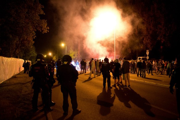 Nemiri u Njemačkoj: Policija se sukobila s krajnjom desnicom zbog izbjeglica, više ozlijeđenih