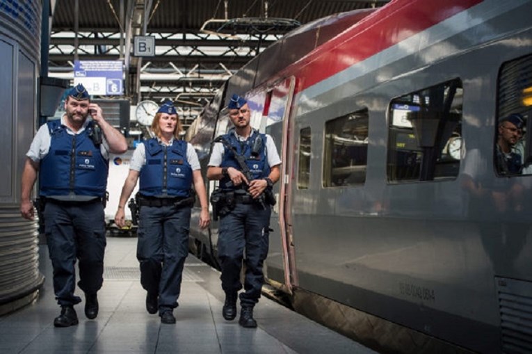 U Parizu zbog sigurnosnih mjera sinoć evakuiran željeznički kolodvor, od jutra ga polako otvaraju