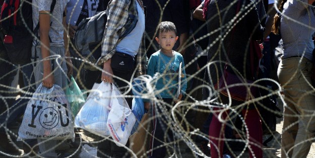 Mađarskoj ograda nije pomogla: 2.700 izbjeglica prešlo iz Srbije, prema njima se strašno ponašaju