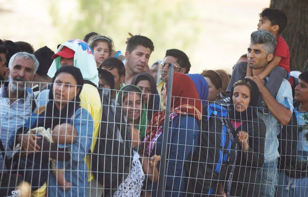 Iskoristili Božić: Preko 180 emigranata probilo ogradu i ušlo u Španjolsku u Ceuti