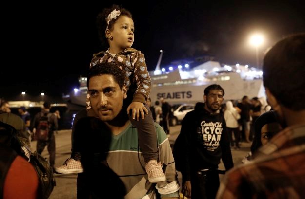 Novih 4300 izbjeglica noćas stiglo u Grčku: Pomozite nam, i mi smo ljudi