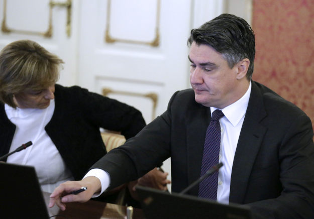 Svi ćemo plaćati skuplju struju zato što Milanović kupuje glasove