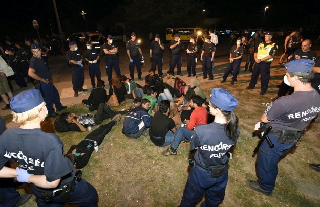 Mađarska zatvorila pristup tranzitnim centrima za migrante