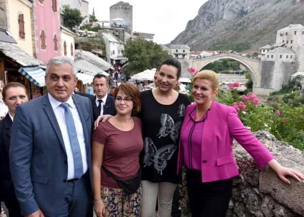 Kolinda na turneji po BiH hvali hrvatsku Vladu