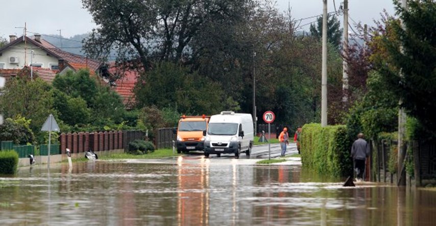 Zbog poplave već dva dana odsječeno selo Glušci