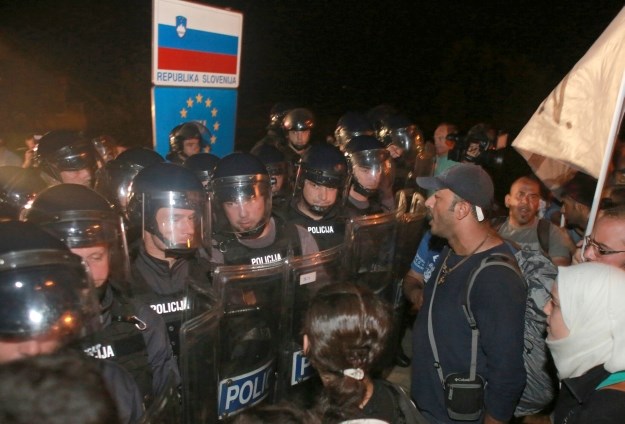 Slovenska policija suzavcem po izbjeglicama i aktivistima
