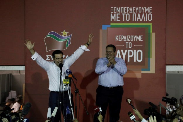 Cipras slavi, Grčka se raspada: Ostaju bez luka i strujne mreže, rezat će se plaće, penzije i socijala