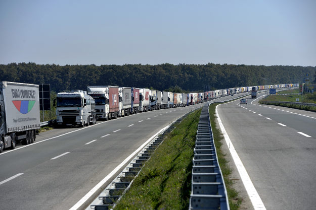 Kilometarske kolone kamiona iz Srbije zakrčile dva granična prijelaza u BiH
