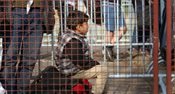 Nečuveno: Izbjeglička siročad na Kosu zatočena u "srednjovjekovnim" ćelijama, u odurnim uvjetima