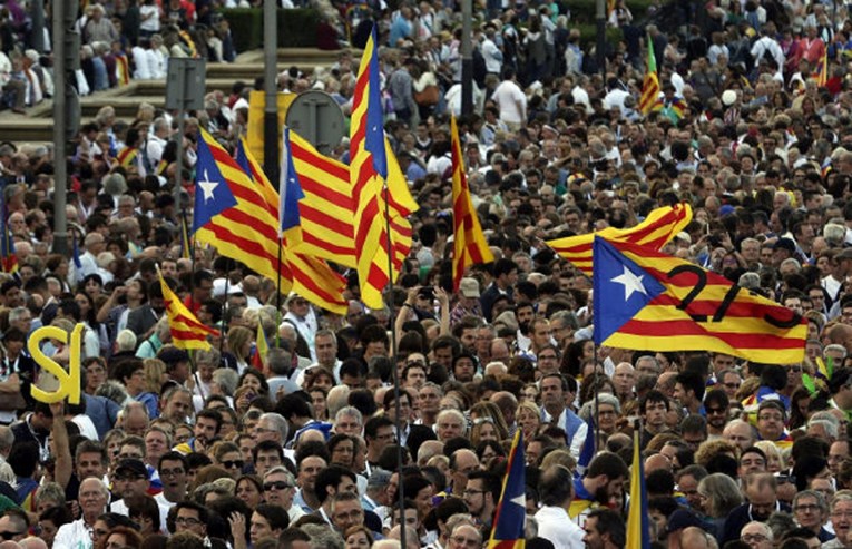 Španjolska vlada traži da sudovi interveniraju zbog skupa podrške referendumu u Kataloniji