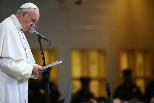 Papa: Homoseksualce treba poštivati