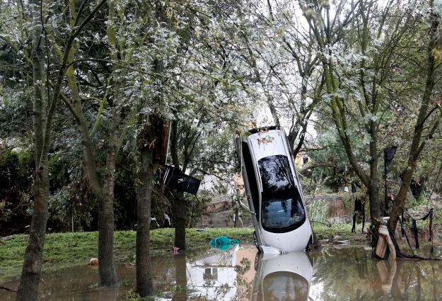 Kakav pehist: Stao da se pomokri, automobil mu završio u rijeci