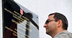 Nepoznati vandal oštetio dvojezičnu ploču u Vrbovskom