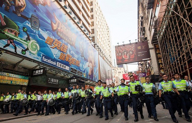 Hong Kong: Tisuće ljudi marširalo za demokraciju