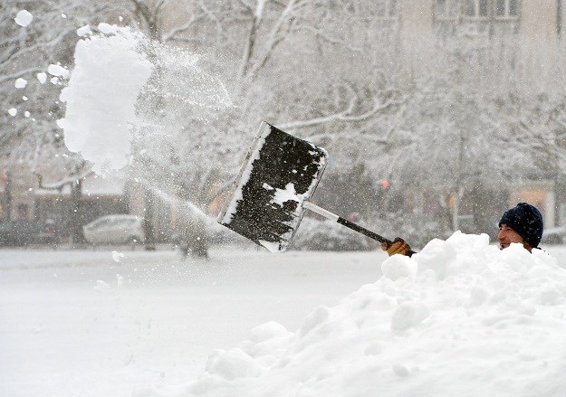 Sjever Velike Britanije paralizirao snijeg: Preko 200 škola zatvoreno, letovi otkazani