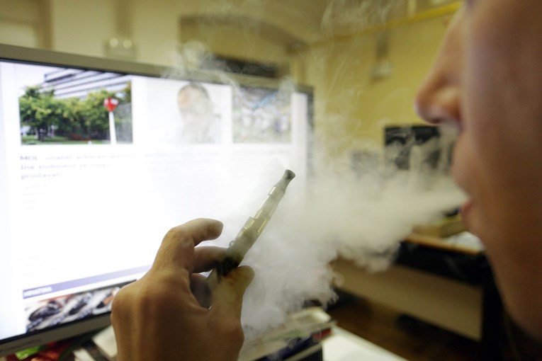 EU ne želi postrožiti zakone o e-cigaretama