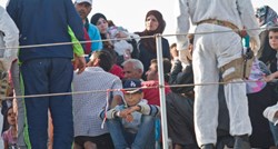 Presrela ga talijanska obalna straža: Napušten brod s 450 migranata pušten da plovi punom brzinom